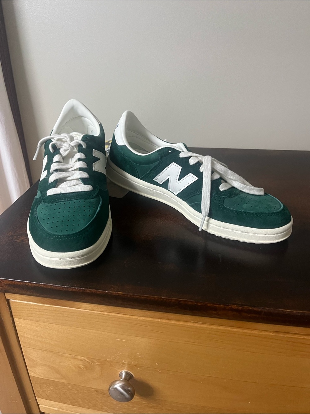 New Balance unisex Suede Casual Sneakers